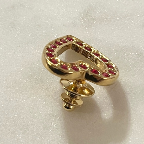 AVON Vintage Gold Tone Open Heart Red Rhinestones Brooch Pin Lapel - Picture 3 of 10
